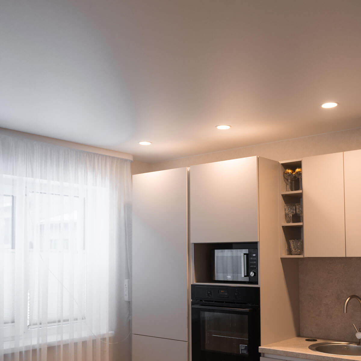 Натяжные потолки в квартире